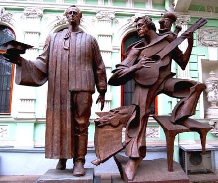 Скульптурная композиция Зураба Церетели около его центра в Москве