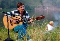 Виктор Третьяков перед своим первым выступлением на "Гитаре" Грушинского фестиваля 30 июня 2000 года.