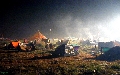 Ночная палаточная поляна Грушинского фестиваля на Мастрюковских озерах 3 июля 2005 года.