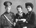 Николай Гумилев, Лев Гумилев и Анна Ахматова. 1915 год.