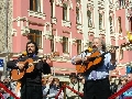 8 мая 2002 года в Москве, на Старом Арбате, открыт памятник Булату Окуджаве. 
На сцене Дуэт "Мастер Гриша" (Борис Кинер и Михаил Цитриняк).