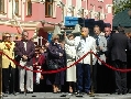 8 мая 2002 года в Москве, на Старом Арбате, открыт памятник Булату Окуджаве. На сцене Андрей Вознесенский.