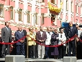 8 мая 2002 года в Москве, на Старом Арбате, открыт памятник Булату Окуджаве. На сцене министр культуры РФ Михаил Швыдкой.