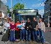 Алексей Кудрявцев, Татьяна Сизова и Йиpжи Вондрак с участниками акции "Синий троллейбус" 9 мая 2014 года в Брно, Чехия.